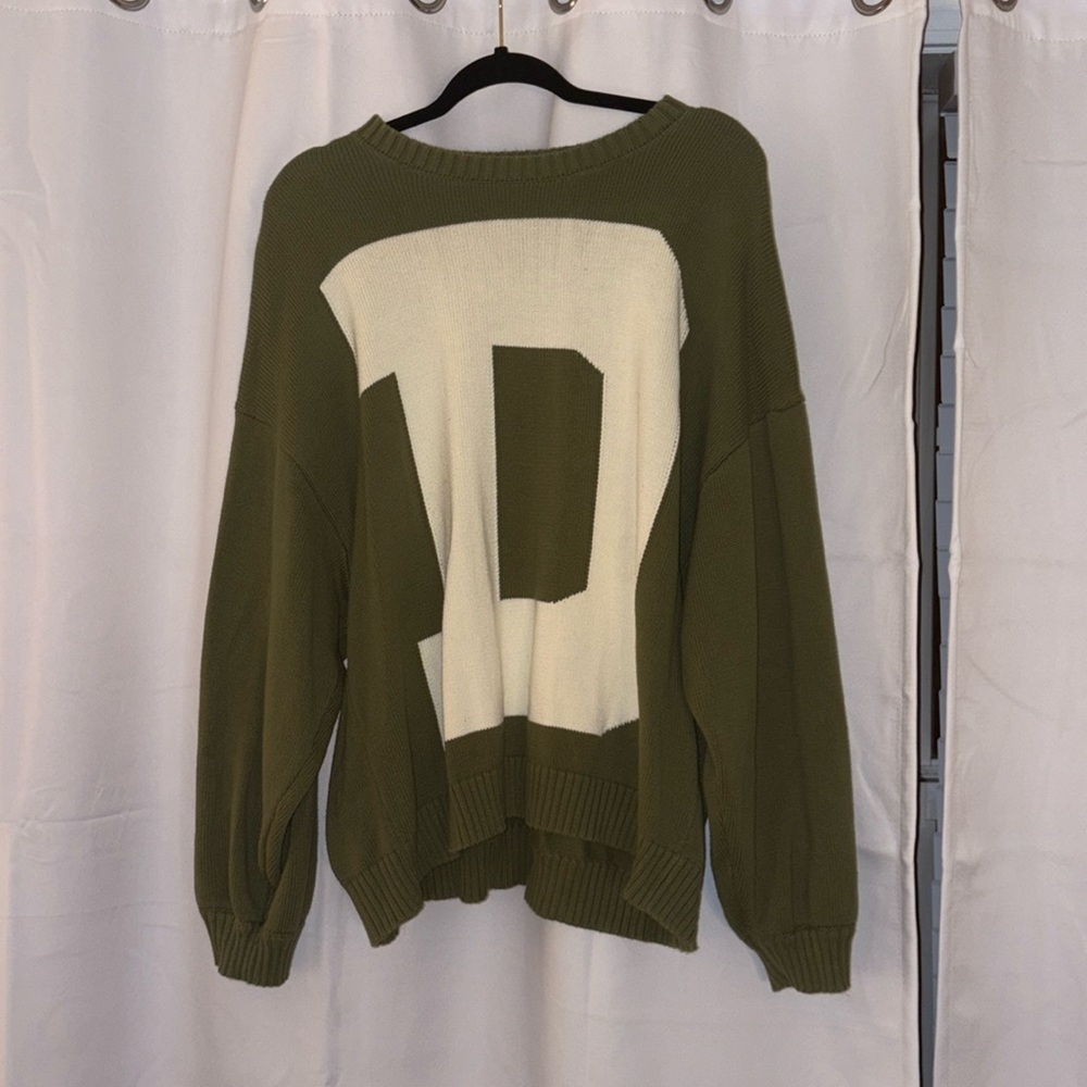 daily drills, green sweater, M/L